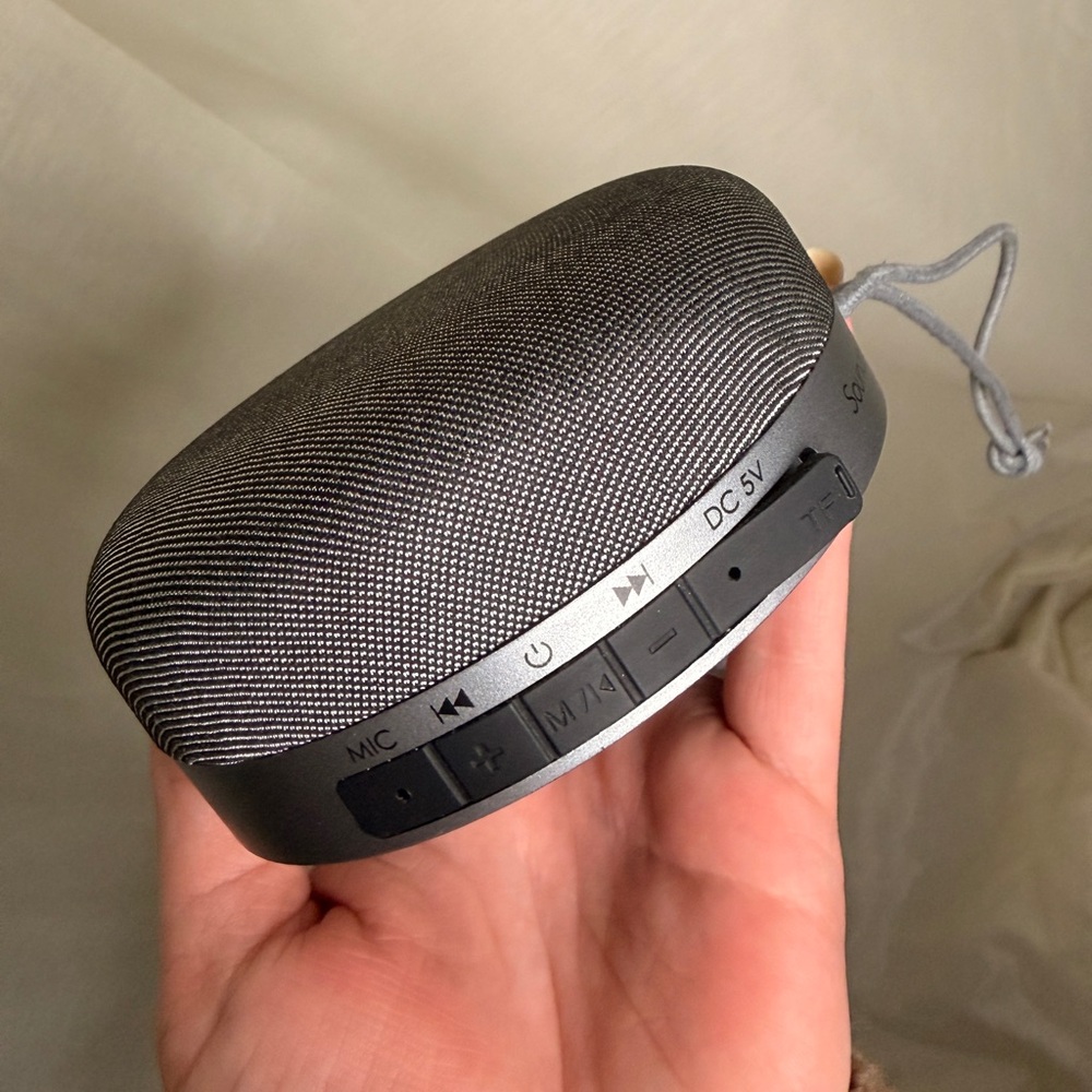 Soundnova portable wireless speaker with Bluetooth connectivity with carry case